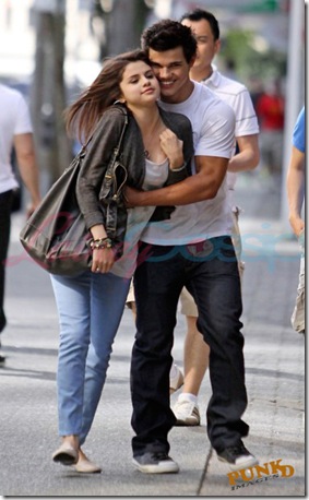 taylor-selena-date-6-18may09