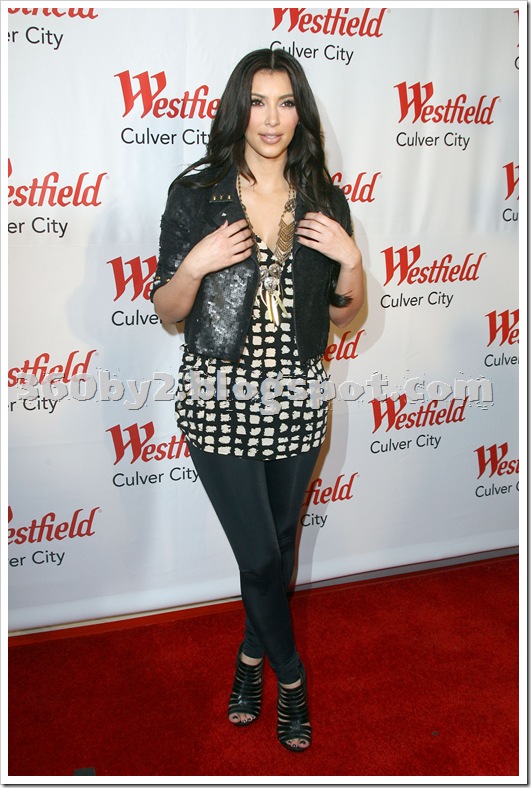 kim_kardashian_new_westfield_culver_ciry_fashion_event-5