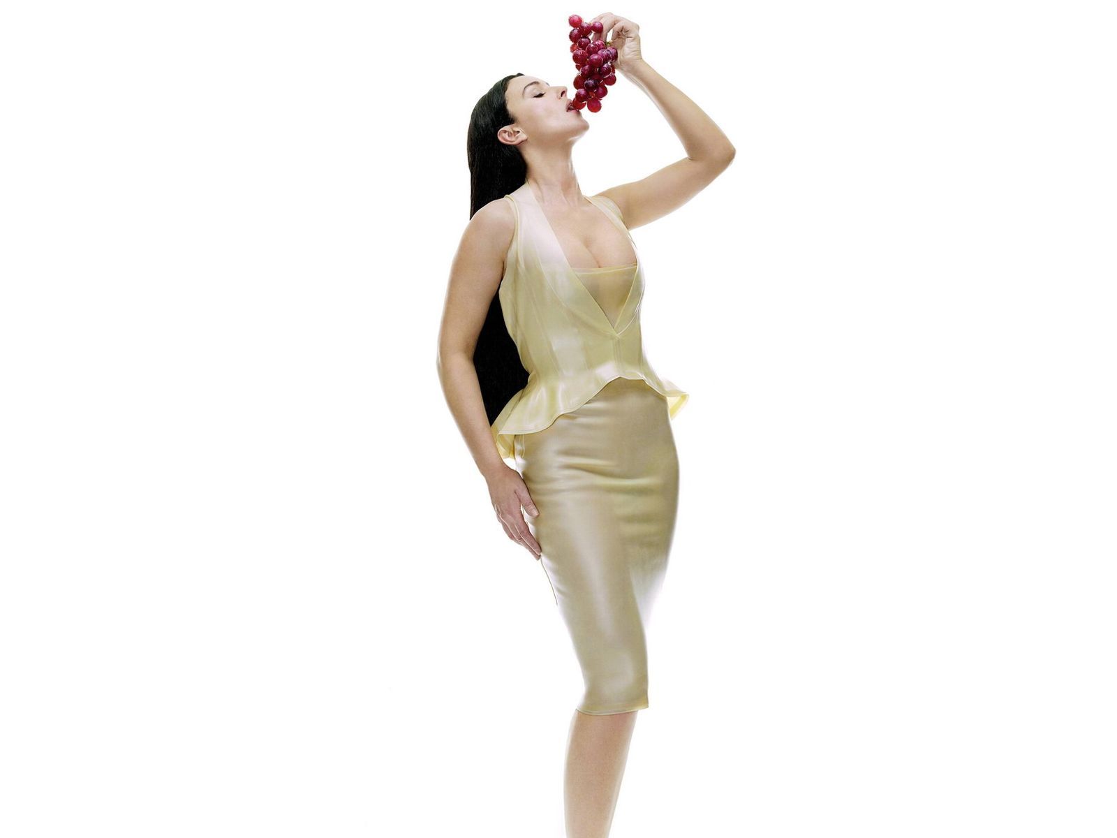 [Hot-and-Sexy-Monica-Bellucci-Wallpapers.jpg]