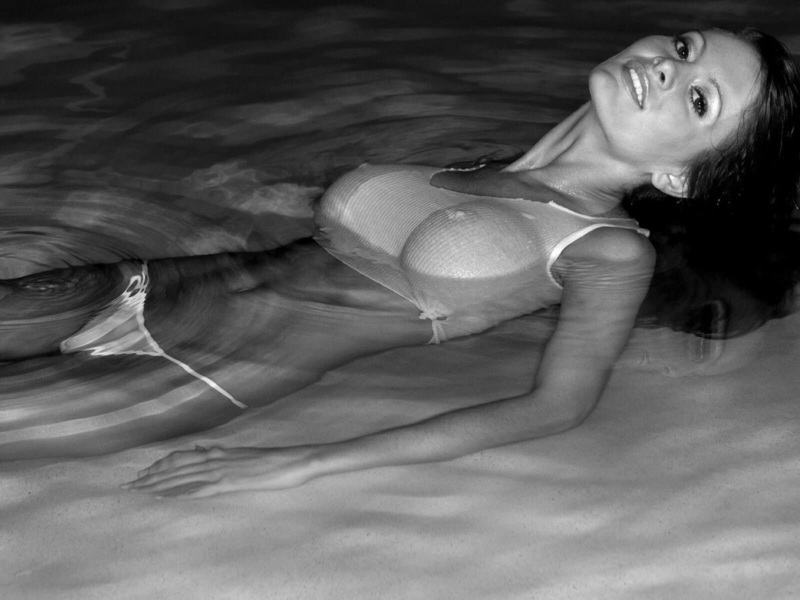 [Super-Sexy-Girls-Wallpapers-400P.jpg]