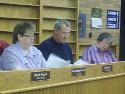 Washington Councilor Mike Roth (Middle) looks over a list of ordinances the council approved at their 11/04/09 meeting.