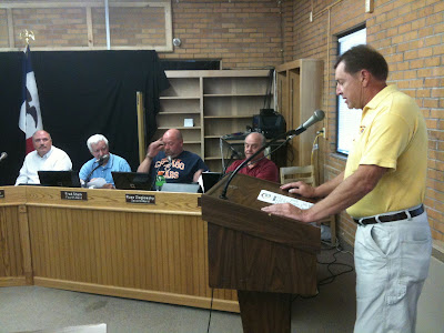Corn Country Cruisers President Mike Williams Giving An Overview Of This Summers Events And Plans For Next Year's Cruises.<br />
(KCII's Chance Dorland)