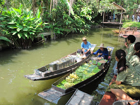 พู่กันเที่ยวสวนสามพราน