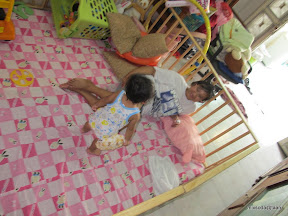 พู่กันเล่นน้ำกับพ่อ