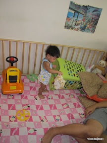พู่กันเล่นน้ำกับพ่อ