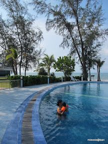 พู่กันว่ายน้ำชายหาด