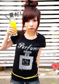 cute asian girls hairstyle with side swept bangs and hair highlight