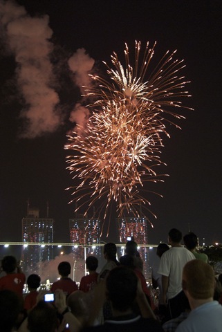 [firework1[6].jpg]