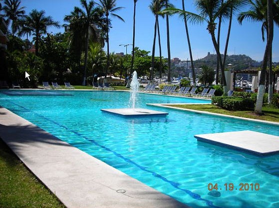 [Pool at Acapulco Yacht Club 1[3].jpg]