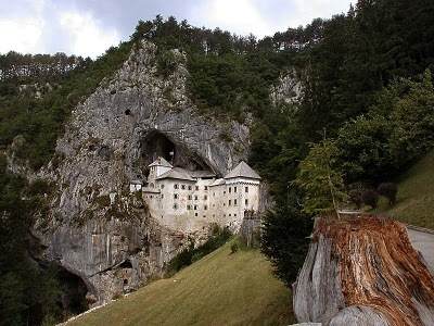[cave_castle_slovenia_08[5].jpg]