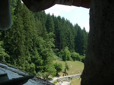 [cave_castle_slovenia_11[5].jpg]