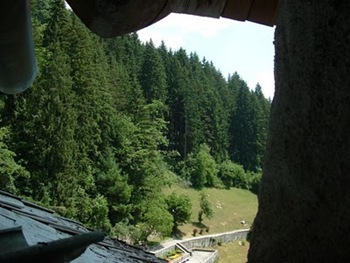 cave_castle_slovenia_11