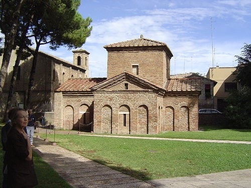 [The-Most-Famous-Mausoleums-in-the-World-9[5].jpg]