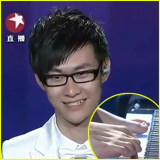 liu-wei-armless-pianist