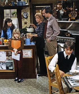 FAMILY TIES -- Pictured: (l-r) Justine Bateman as Mallory Keaton, Tina Yothers as Jennifer Keaton, Meredith Baxter Birney as Elyse Keaton, Michael Gross as Steven Keaton, Michael J. Fox as Alex P. Keaton -- Photo by: Paul Drinkwater/NBCU Photo Bank . FAMILY TIES -- Pictured: (l-r) Justine Bateman as Mallory Keaton, Tina Yothers as Jennifer Keaton, Meredith Baxter Birney as Elyse Keaton, Michael Gross as Steven Keaton, Michael J. Fox as Alex P. Keaton -- Photo by: Paul Drinkwater/NBCU Photo Bank .