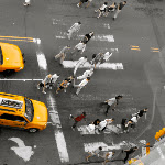 Taxi conduisant dans Manhattan, New York