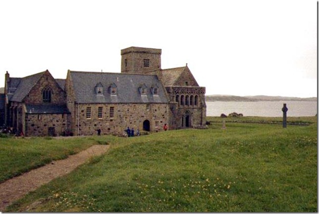 17_20_4---Abbey--Iona--Scotland_web