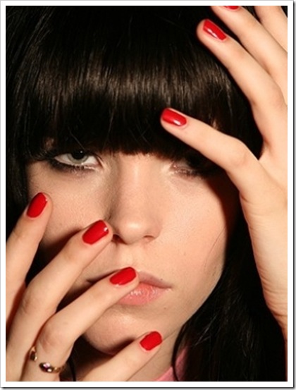 red_nails_2_thumb