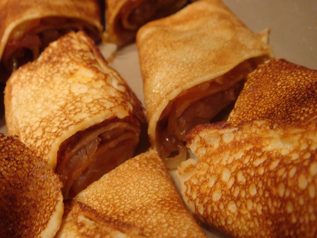 [Crepes rellenos de ahumados y cebolla caramelizada 2[3].jpg]