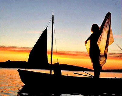 [mulher no barco[3].gif]