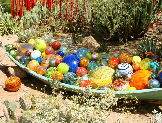 [glass boat in desert garden[4].jpg]