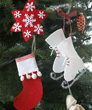 [Star-Skate-and-Stocking-Ornaments_full_article_vertical[5].jpg]