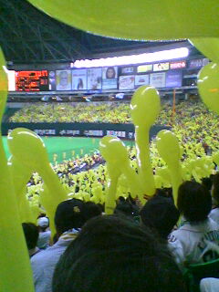 Fukuoka SoftBank Hawks - Yellow Balloons