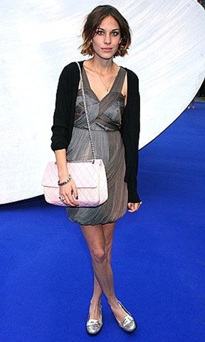 [alexa-chung-wearing-chanel-bag-1902[5].jpg]