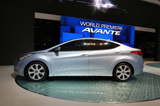 2011-Hyundai-Elantra-10.JPG