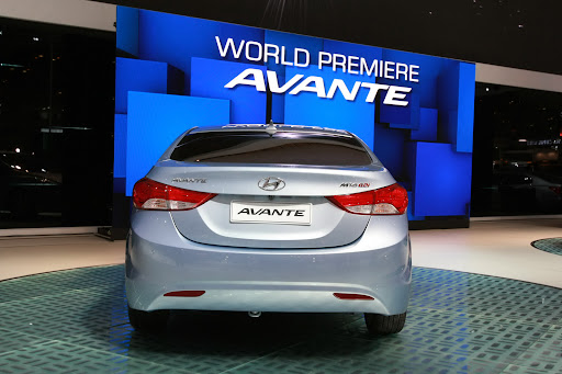 2011-Hyundai-Elantra-15.JPG