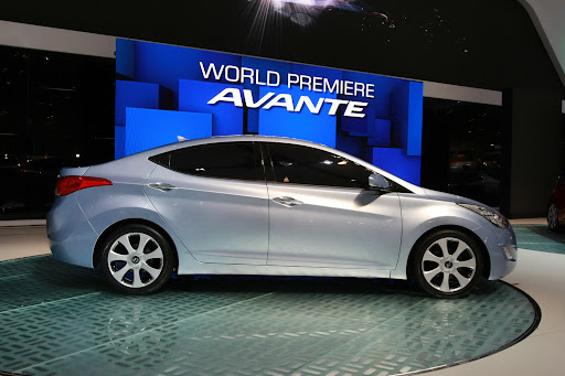 2011-Hyundai-Elantra-14.JPG