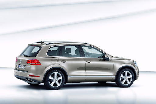 2011-Volkswagen-Touareg-5.jpg