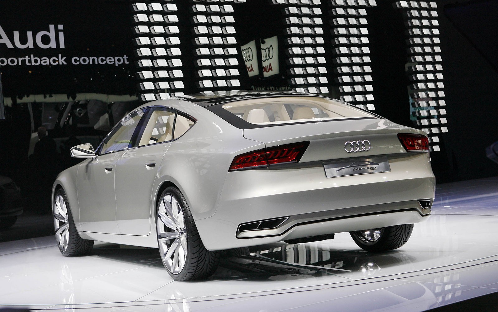 [Audi_Sportback_Concept_6.jpg]