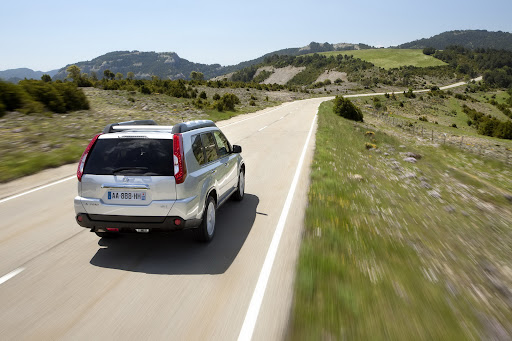 2010-Nissan-X-Trail-13.JPG