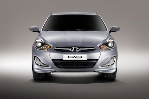 2011-Hyundai-Accent-01.jpg