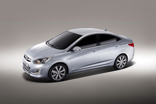 2011-Hyundai-Accent-04.jpg