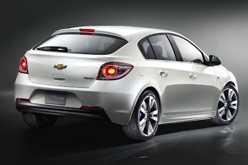 2011-Chevrolet-Cruze-Hatchback-03.jpg