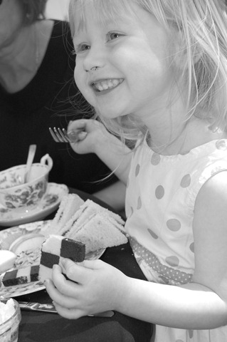 [SophiasBirthday20101524.jpg]
