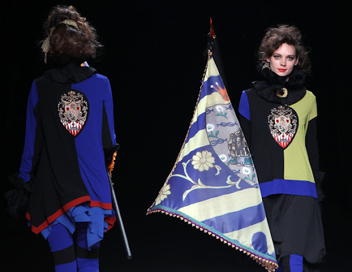 Japan%2BFashion%2BWeek%2B2010%2BW%2BDay%2B3%2Bj1d9Vs5LFM l Colorful Day 3 of Japan Fashion Week 2010