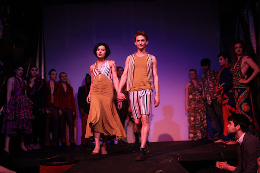 Runway%2BShow%2BCombines%2BMix%2BArt%2BFashion%2BZX1OilJgG3yl New Faux Runway Show