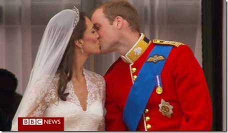 Prince-William-kisses-his-wife-kate-middleton-photos