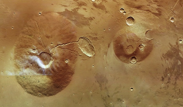 [vulcões Ceraunius Tholus e Uranius Tholus[9].jpg]