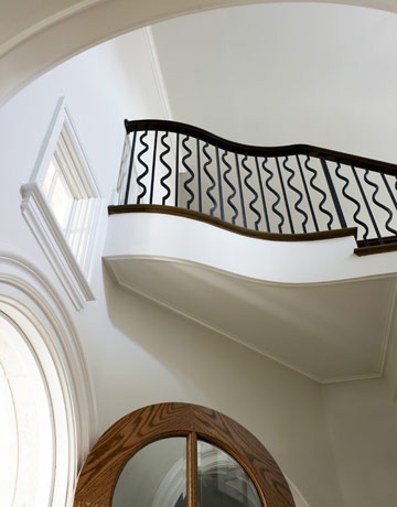 [curvystairrailinghbx0610howard01de13.jpg]