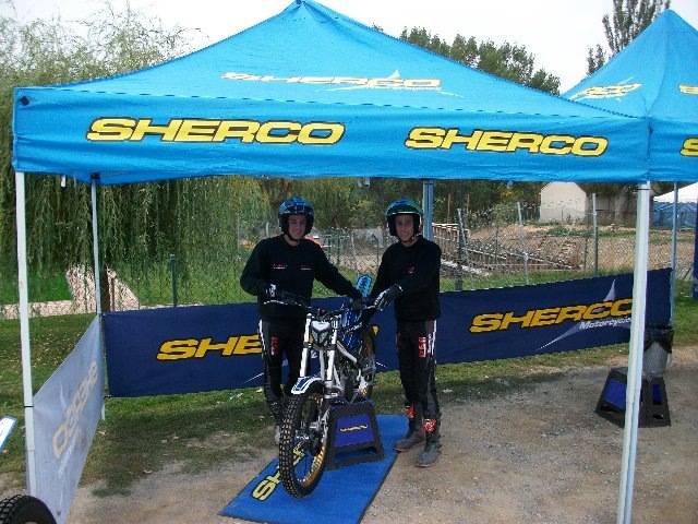 [07 Joni y Pollo con la Sherco nueva_640x480[2].jpg]