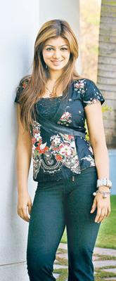 2Ayesha_Takia_-_42.jpg
