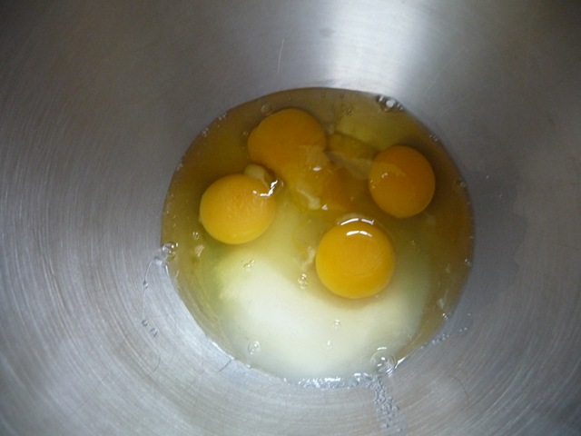 [eggs honey sugar[3].jpg]