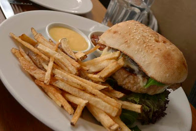 P's chicken burger