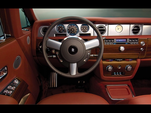 [2009-Rolls-Royce-Phantom-Coupe-Dashboard-1280x960[1].jpg]