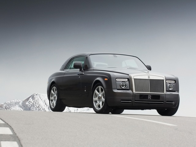 [2009-Rolls-Royce-Phantom-Coupe-Front-Angle-Road-1024x768[1].jpg]