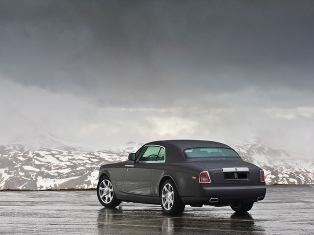 [2009-Rolls-Royce-Phantom-Coupe-Rear-Angle-1024x768[1].jpg]
